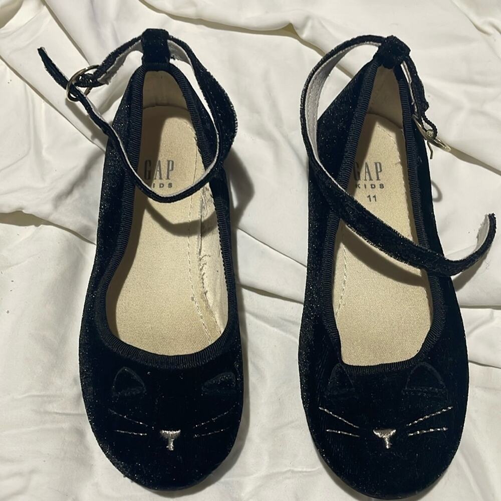 Gap kids 11 black velvet cat shoes with ankle strap rubber soles euc